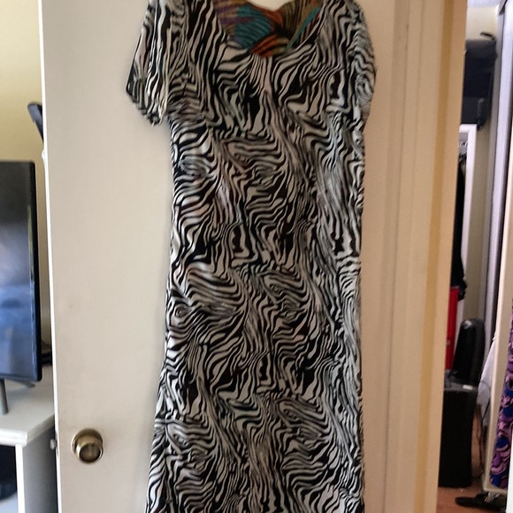 2 for 1 reversible dress by Serengeti - Picture 4 of 10